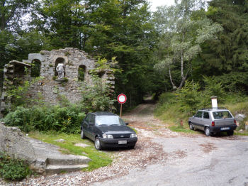 Il Delubro a inizio sentiero per la ferrata (63103 bytes)